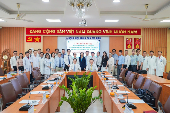 Lễ khoác áo bluose trăng cho Sinh viên